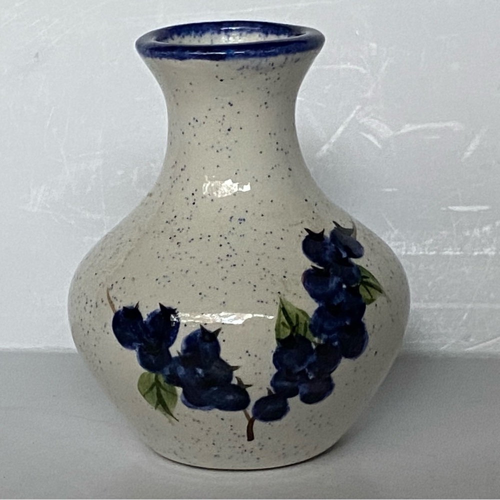Blueberry Vase Maine Hand Painted Vintage 4” White Blue Summer Small Ceramic EUC